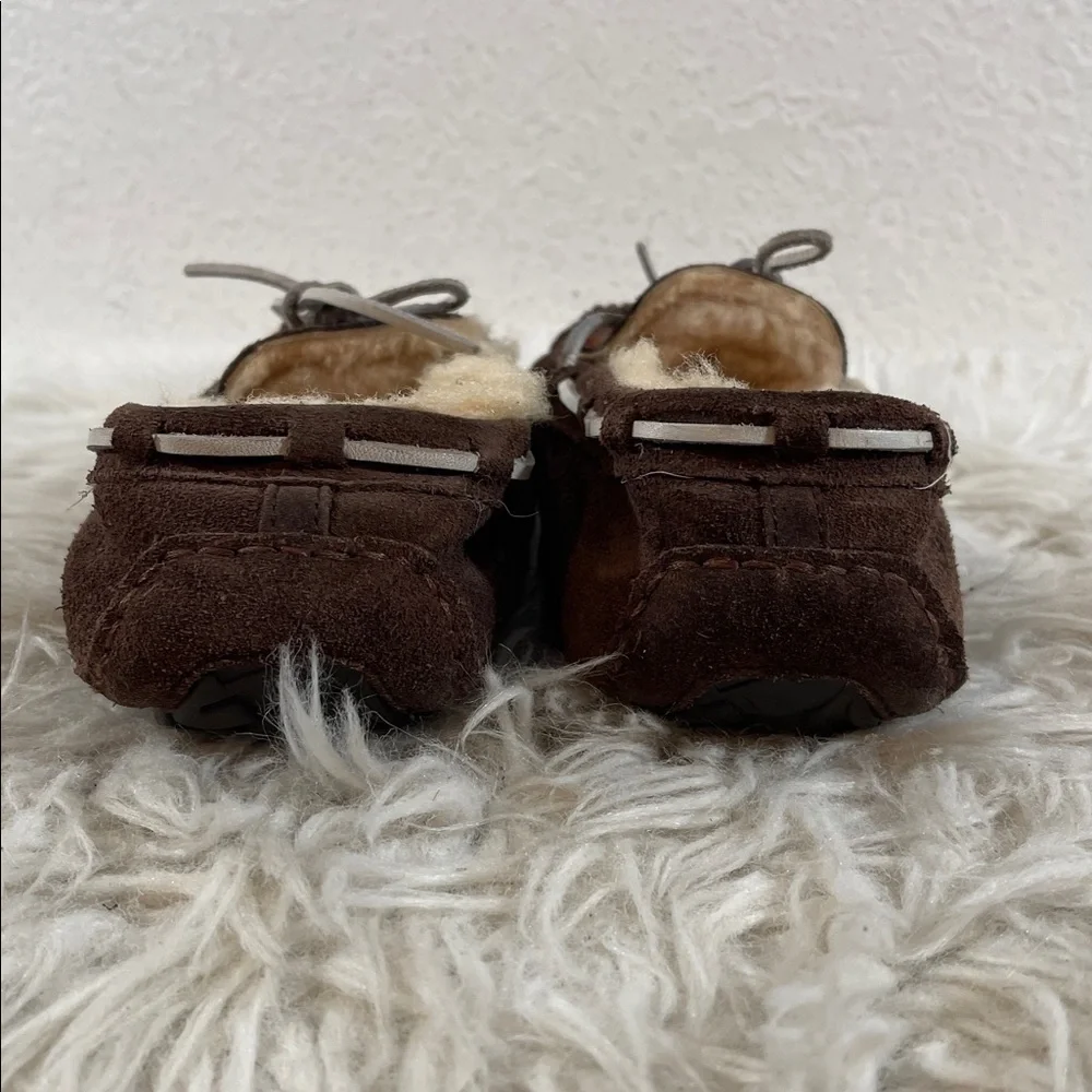 UGG AUSTRALIA DAKOTA 5133 SUEDE LEATHER SIZE 8 BROWN MOCCASIN SLIP ON SLIPPERS - Picture 4 of 11